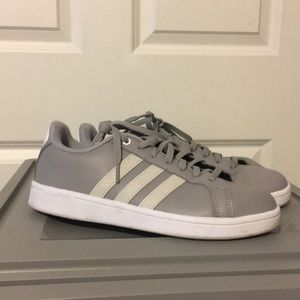Adidas Sneakers